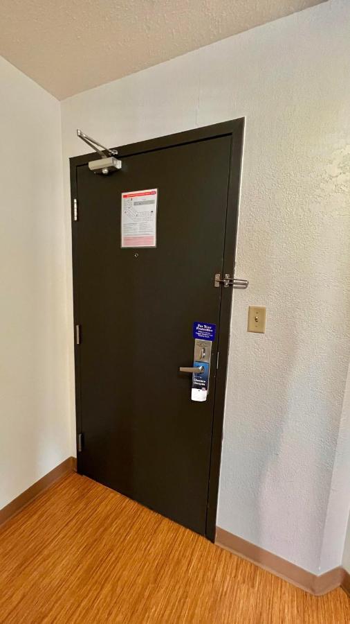 里贾纳6号汽车旅馆 外观 照片